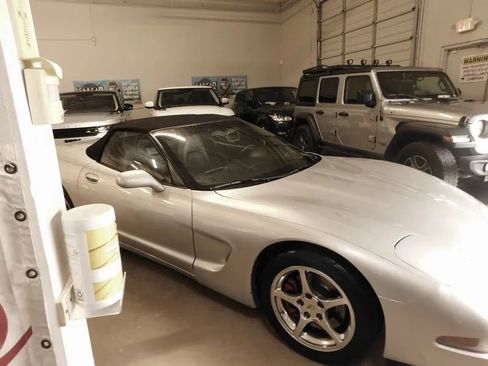Used 2001 Chevrolet Corvette w/ Preferred Equipment Group2 image 8
