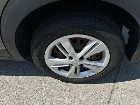 Used 2019 Nissan Kicks S FWD image 13