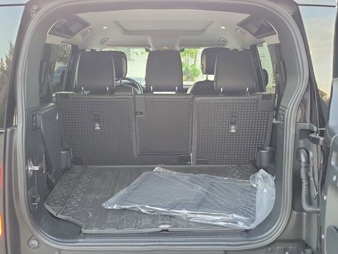 Used 2020 Land Rover Defender 110 HSE image 14