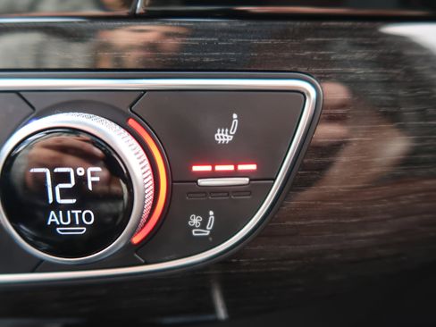 Used 2018 Audi Q7 3.0T Prestige image 25