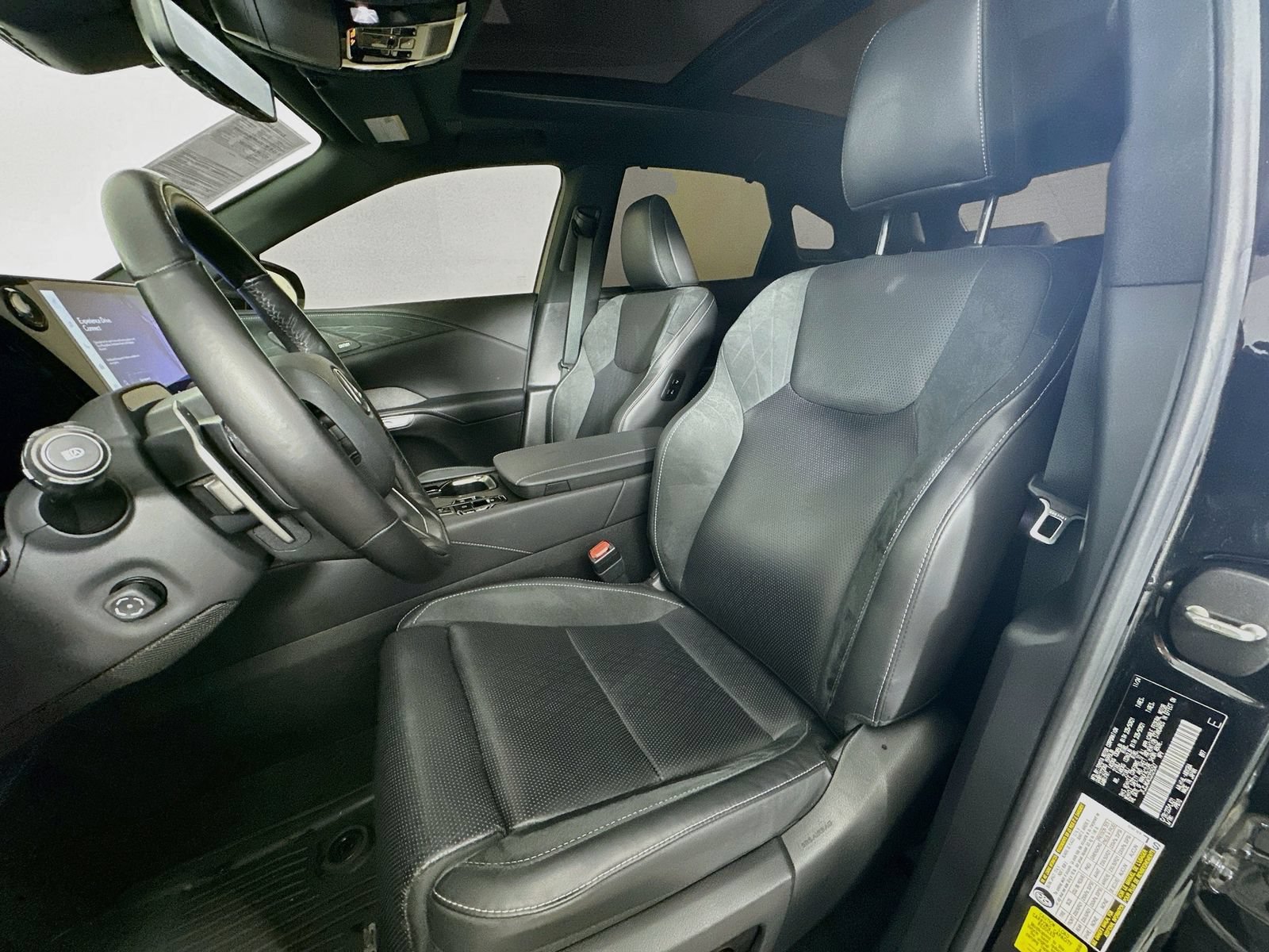 Used 2025 Lexus RX 450h AWD w/ Convenience Package image 22
