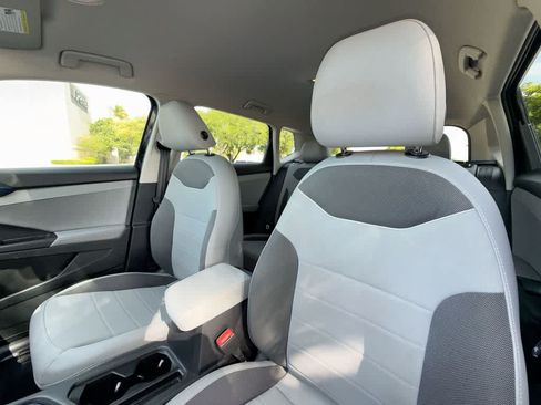 Certified 2024 Volkswagen Taos SE FWD image 14