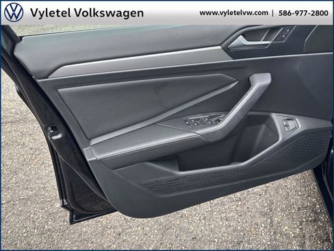 Used 2022 Volkswagen Jetta Sport image 13