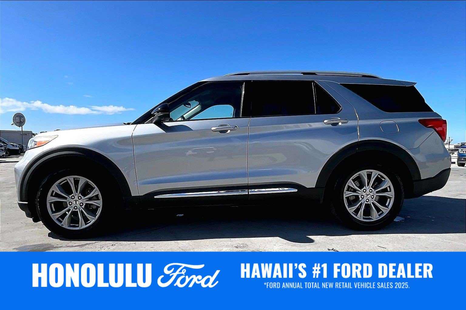 Used 2022 Ford Explorer Limited w/ Equipment Group 301A RWD image 3