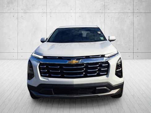 Used 2025 Chevrolet Equinox LT FWD image 2