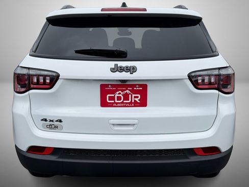 New 2026 Jeep Compass Latitude image 7