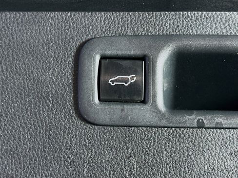 Used 2023 Toyota Highlander XLE image 31