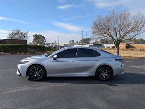 Used 2024 Toyota Camry SE w/ Convenience Package image 6