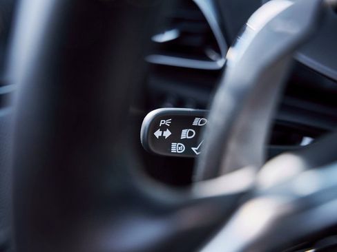 Used 2025 McLaren Artura Spider image 56