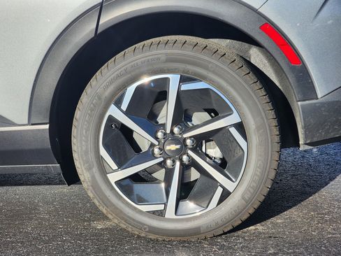 New 2026 Chevrolet Equinox EV LT image 10