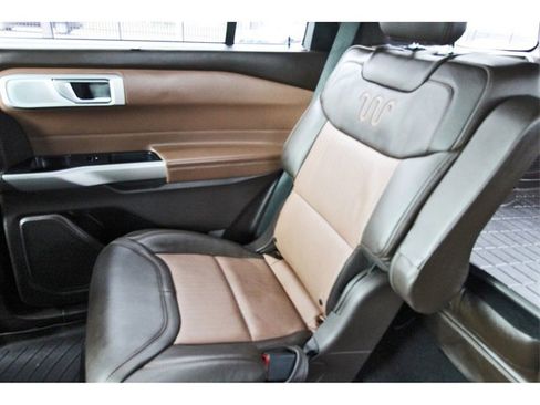 Used 2023 Ford Explorer King Ranch w/ Premium Technology Package image 11