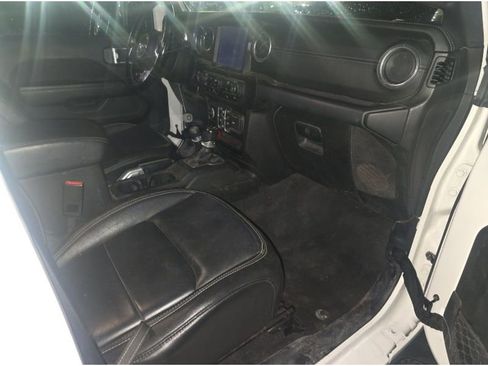 Used 2020 Jeep Gladiator Overland image 14