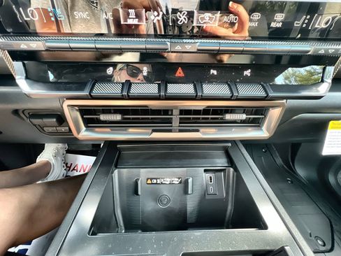 New 2025 GMC Hummer EV 3X w/ LPO, Dark Essentials Package image 52