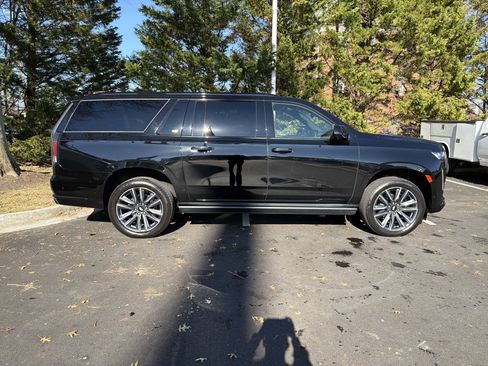 Used 2023 Cadillac Escalade ESV Sport w/ Touring Package image 11