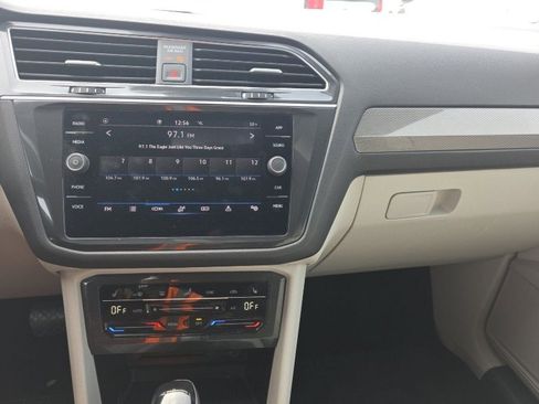 Used 2022 Volkswagen Tiguan SE image 11