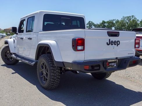 New 2025 Jeep Gladiator Sport image 10