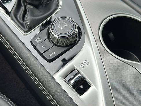 Used 2019 INFINITI Q60 3.0t Luxe w/ Essential Package image 32