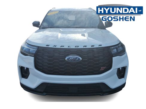 Used 2025 Ford Explorer ST image 2