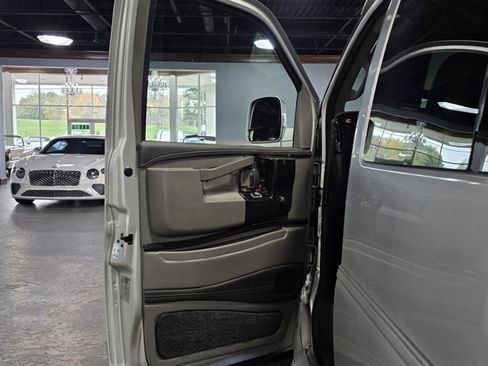 Used 2019 GMC Savana 2500 Extended w/ Enhanced Convenience Package image 14