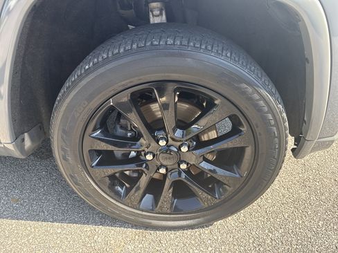 Used 2021 Jeep Grand Cherokee Laredo X AWD/4WD image 13