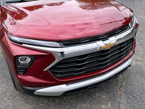 Used 2025 Chevrolet TrailBlazer LT FWD image 30