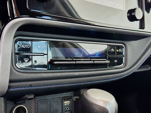 Used 2017 Toyota Corolla SE w/ Carpet Mat Package (TMS) FWD image 12