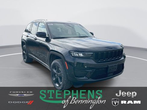 New 2025 Jeep Grand Cherokee Altitude image 1