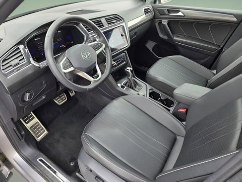 Used 2023 Volkswagen Tiguan SE R-Line image 25