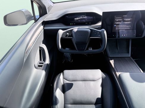 Used 2023 Tesla Model X image 58