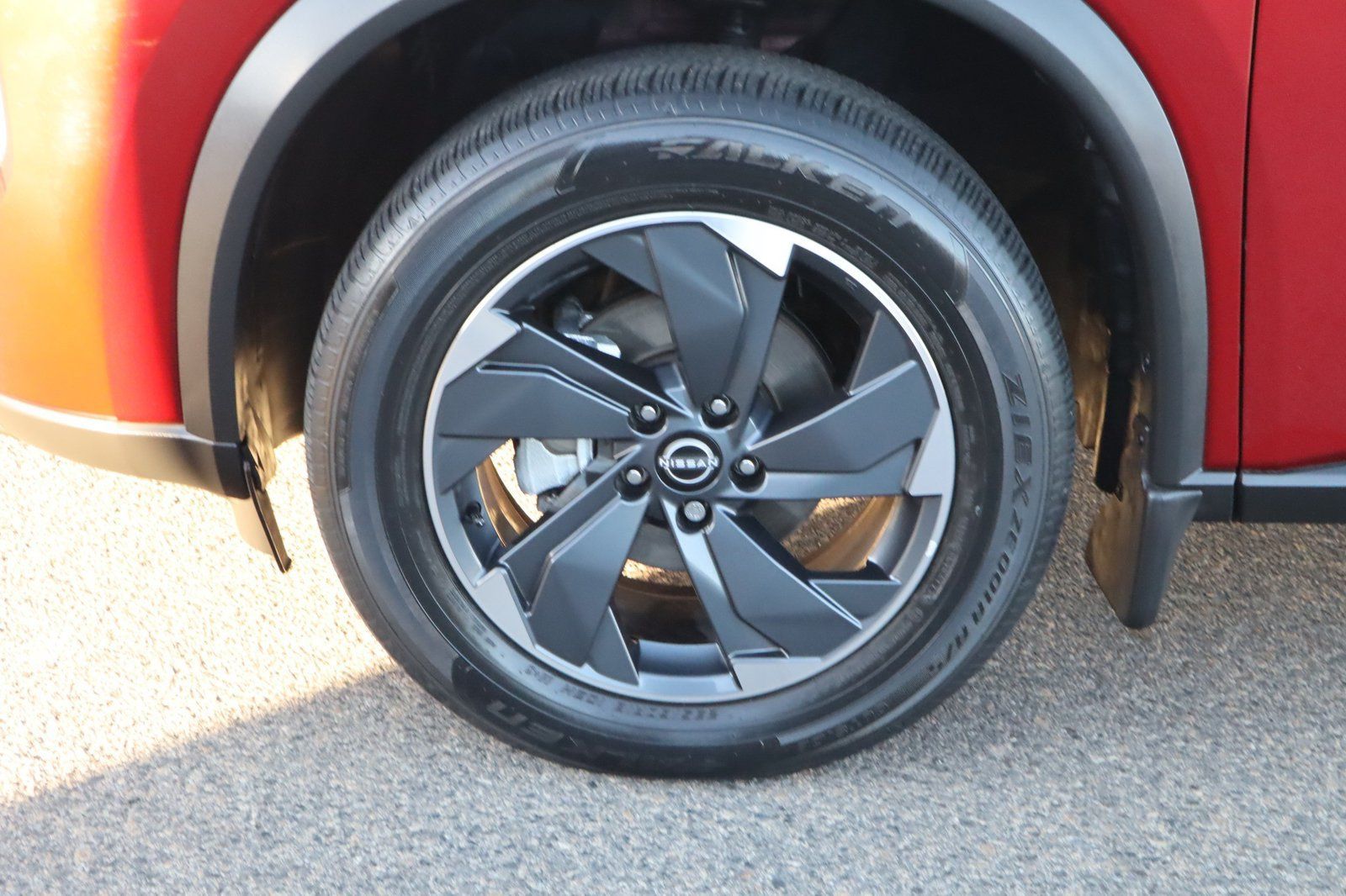 Used 2024 Nissan Rogue SV FWD image 14