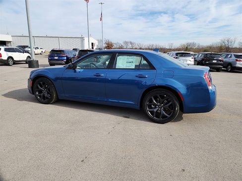 New 2023 Chrysler 300 Touring w/ Sport Appearance Package image 18