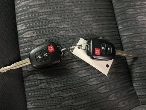 Used 2018 Toyota Tundra SR5 AWD/4WD image 19