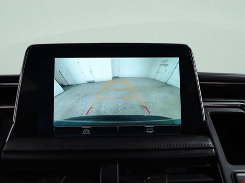 Used 2023 GMC Yukon XL SLE image 16