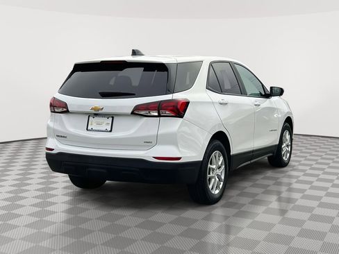Used 2022 Chevrolet Equinox LS w/ LS Convenience Package AWD/4WD image 5