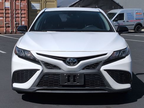 Used 2023 Toyota Camry SE image 3
