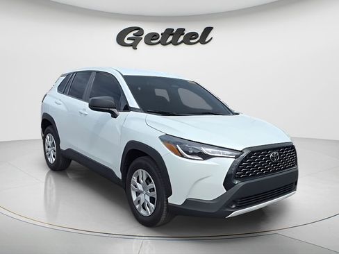 Used 2025 Toyota Corolla Cross L image 2