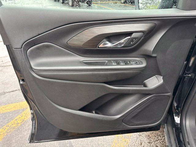 Used 2024 GMC Terrain SLE w/ Driver Convenience Package FWD image 8