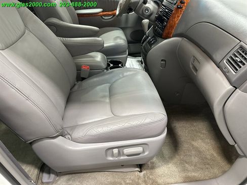 Used 2009 Toyota Sienna XLE image 21