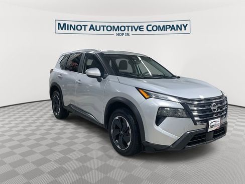 Used 2025 Nissan Rogue SV AWD/4WD image 2