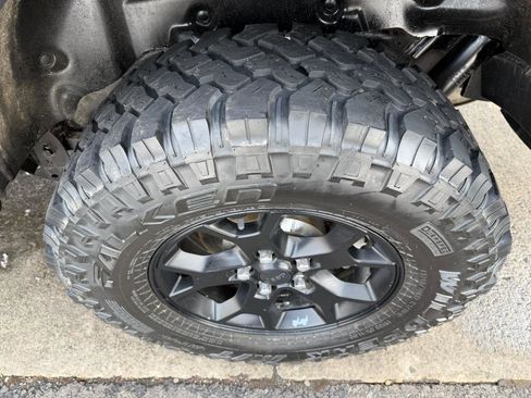 Used 2019 Jeep Wrangler Sport image 16