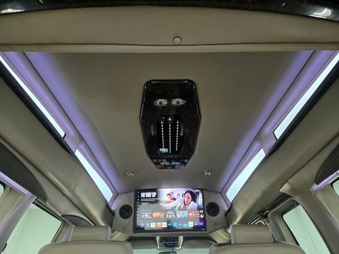 Used 2023 GMC Savana 2500 image 9