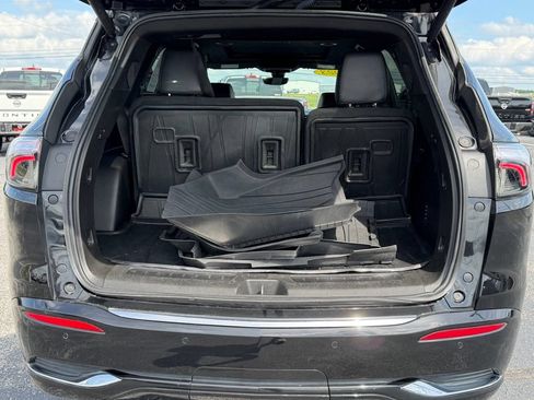 Used 2023 Buick Enclave Avenir w/ Avenir Technology Package AWD/4WD image 46