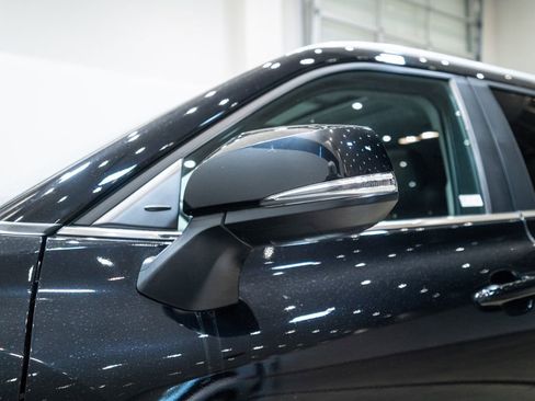 Used 2023 Toyota Highlander XLE image 8