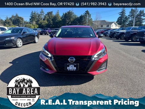 Used 2023 Nissan Altima 2.5 SR image 2