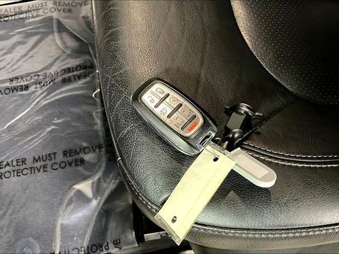 Used 2022 Chrysler Pacifica Touring-L image 10