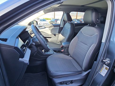 Used 2023 Volkswagen Taos SE w/ Panoramic Sunroof Package FWD image 14
