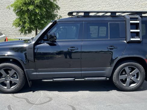 Used 2025 Land Rover Defender 110 S AWD/4WD image 4