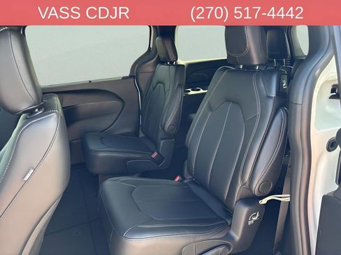 New 2026 Chrysler Pacifica Select FWD image 27