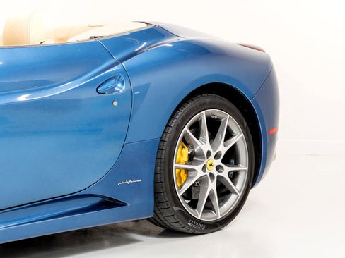 Used 2010 Ferrari California image 15
