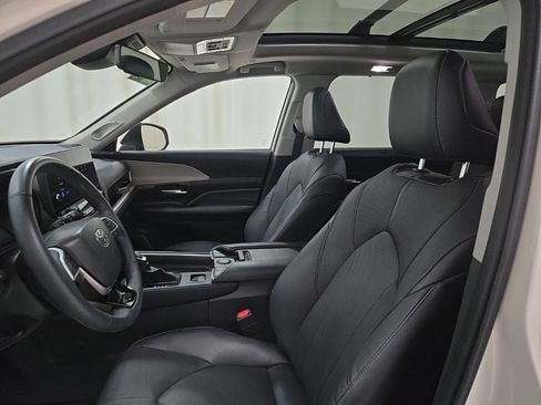 Used 2024 Toyota Grand Highlander AWD image 6